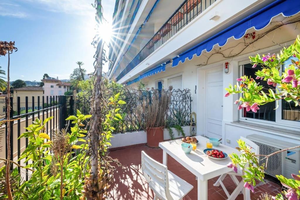 Апартаменты L'Oiseau Bleu - Terrasse - Parking Collectif - Climatisation Ментона Экстерьер фото