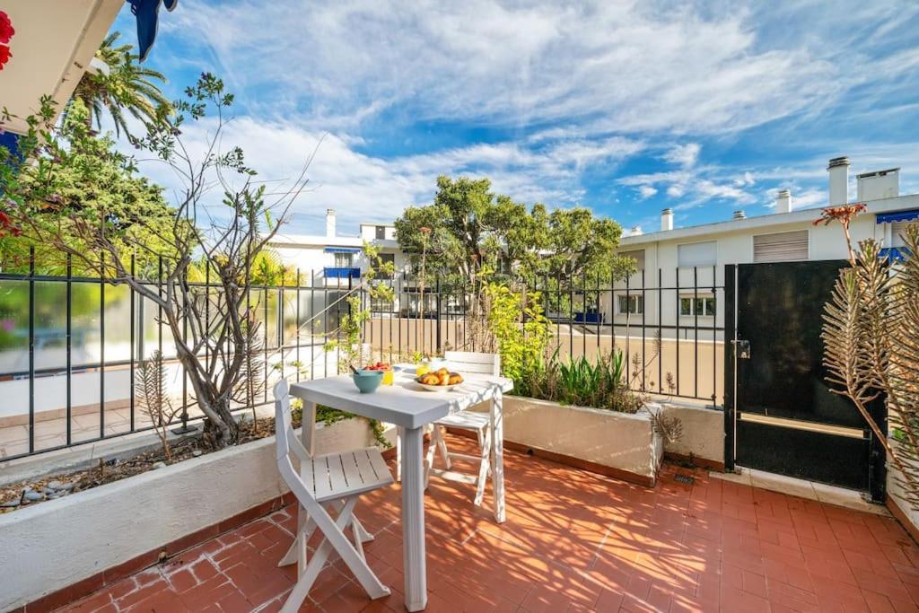 Апартаменты L'Oiseau Bleu - Terrasse - Parking Collectif - Climatisation Ментона Экстерьер фото